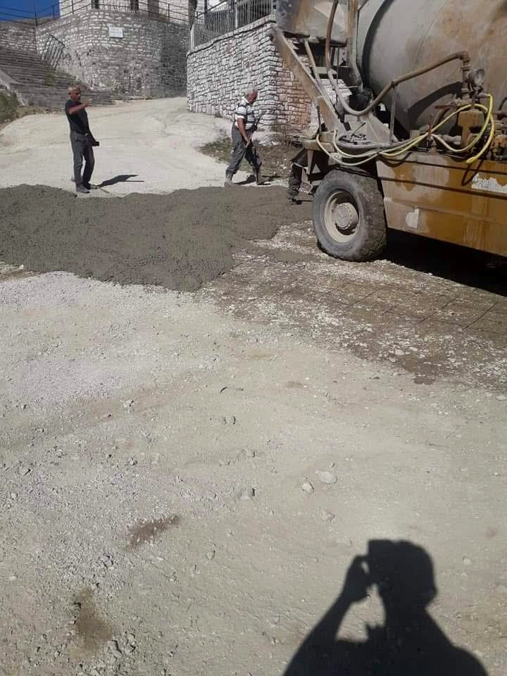 Τσιμεντόστρωση των εσωτερικών δρόμων