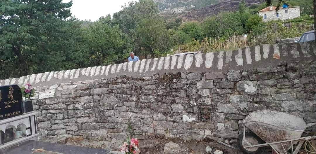 Αποκατάσταση του τοίχου του κοιμητηρίου — φωτογραφία 4