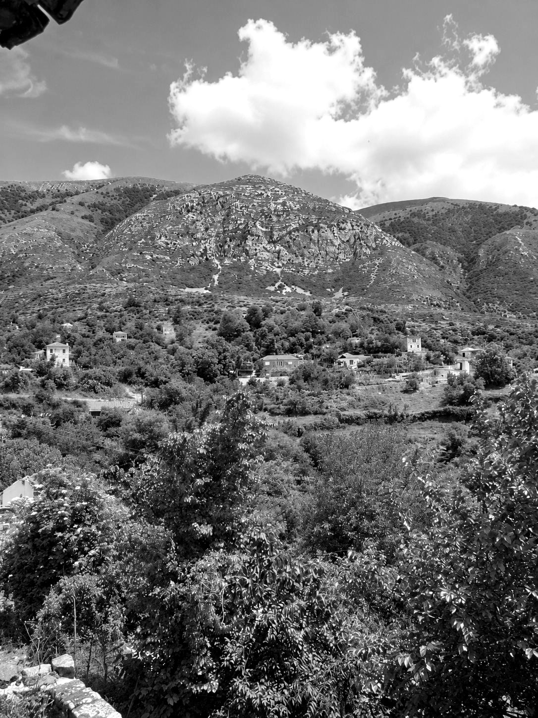 Πανοραμικό τοπίο σε ασπρόμαυρο
